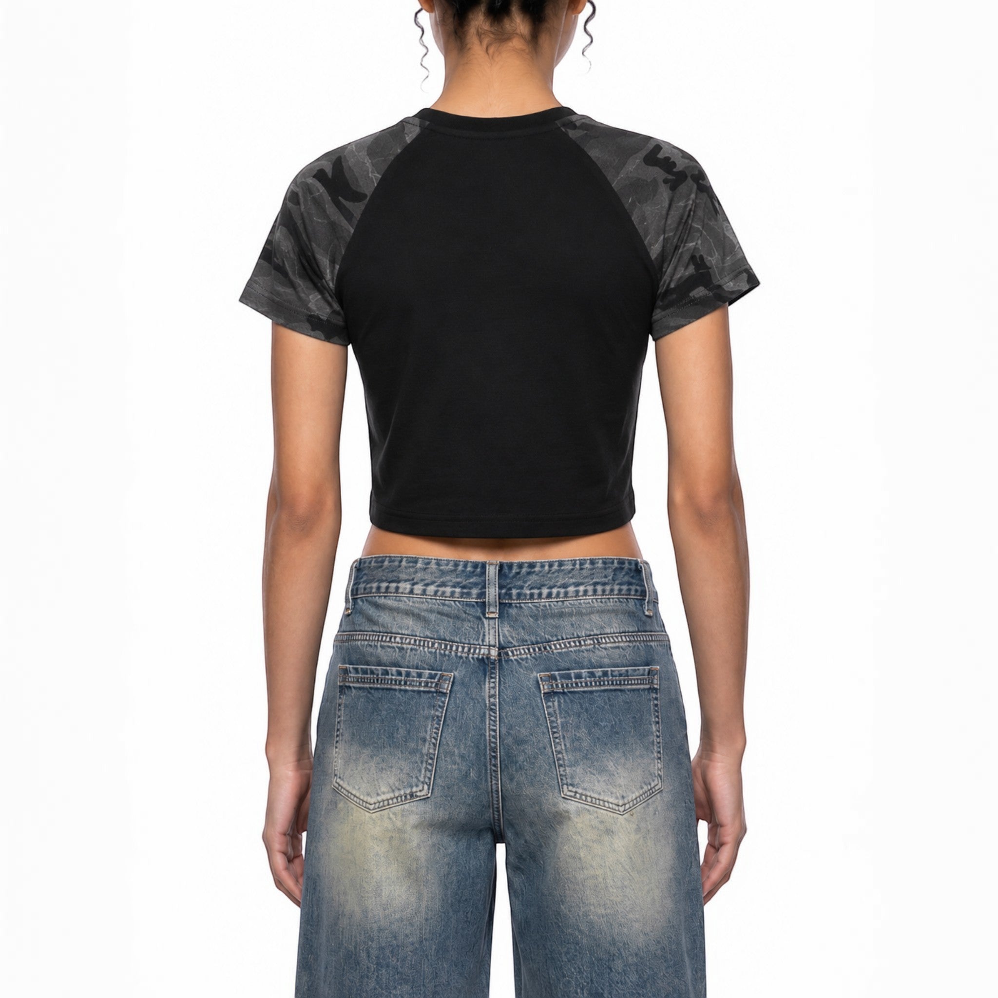 Tana camo crop top Studio Ruban — on model